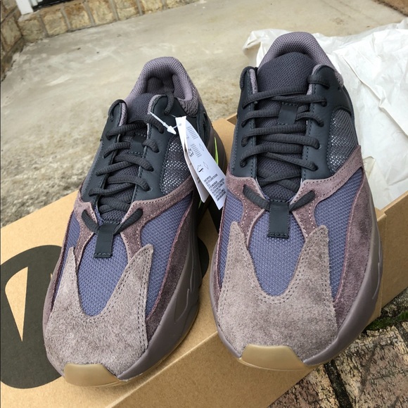 yeezy 700 mauve colorway